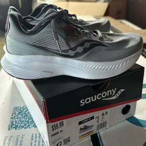 Saucony Guide 15 women’s sneakers